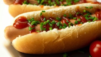 5 sposobów na hot doga – poznaj alternatywne pomysły na słynną parówkę w bułce
